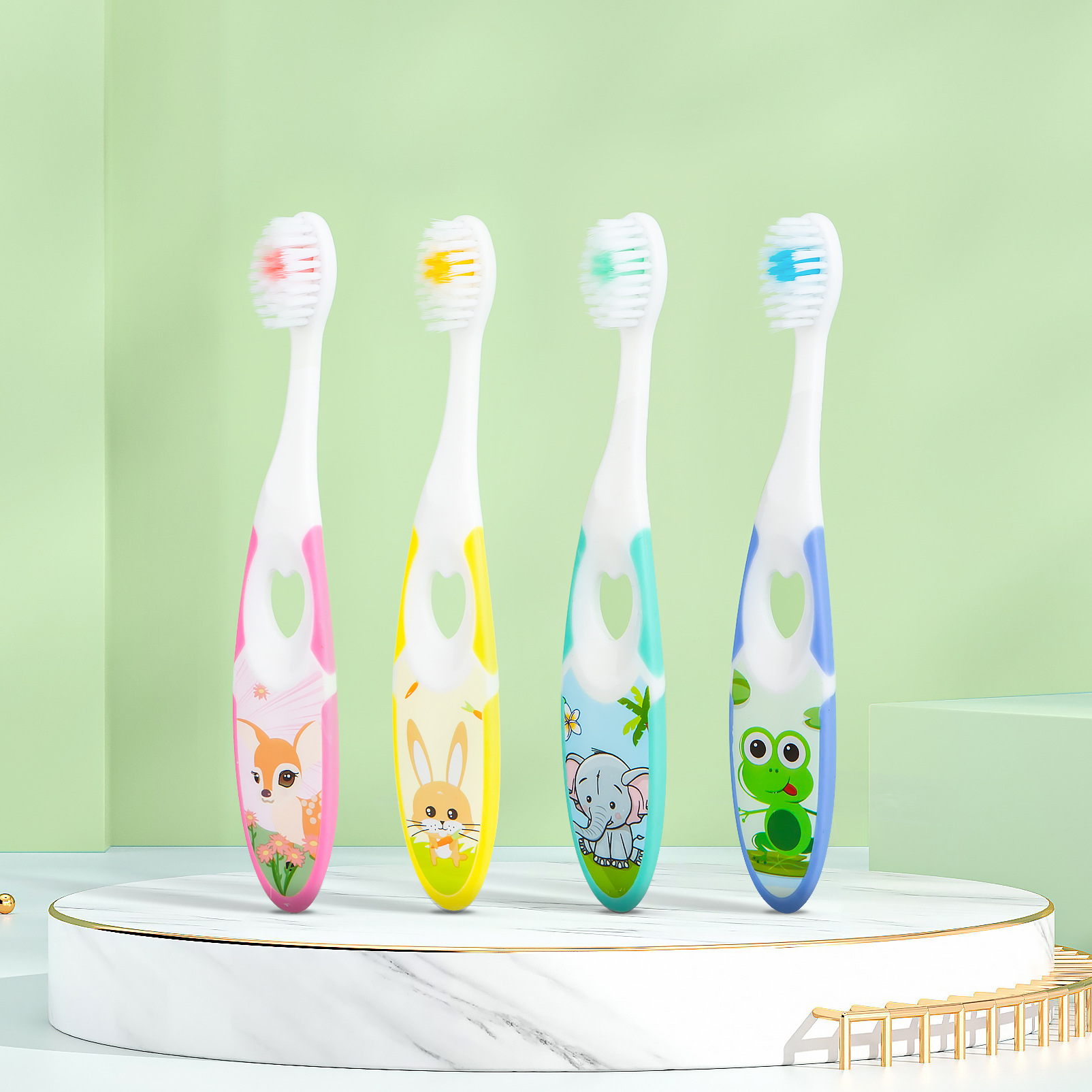 儿童牙刷软毛地摊货源2二元家庭日用品百货牙刷厂家