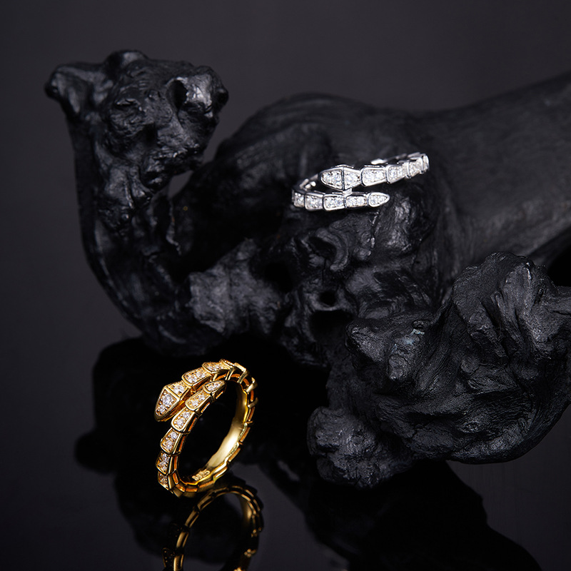 河南钻石商丘人工钻石925银镶蛇形满钻时尚戒指轻奢潮流女戒