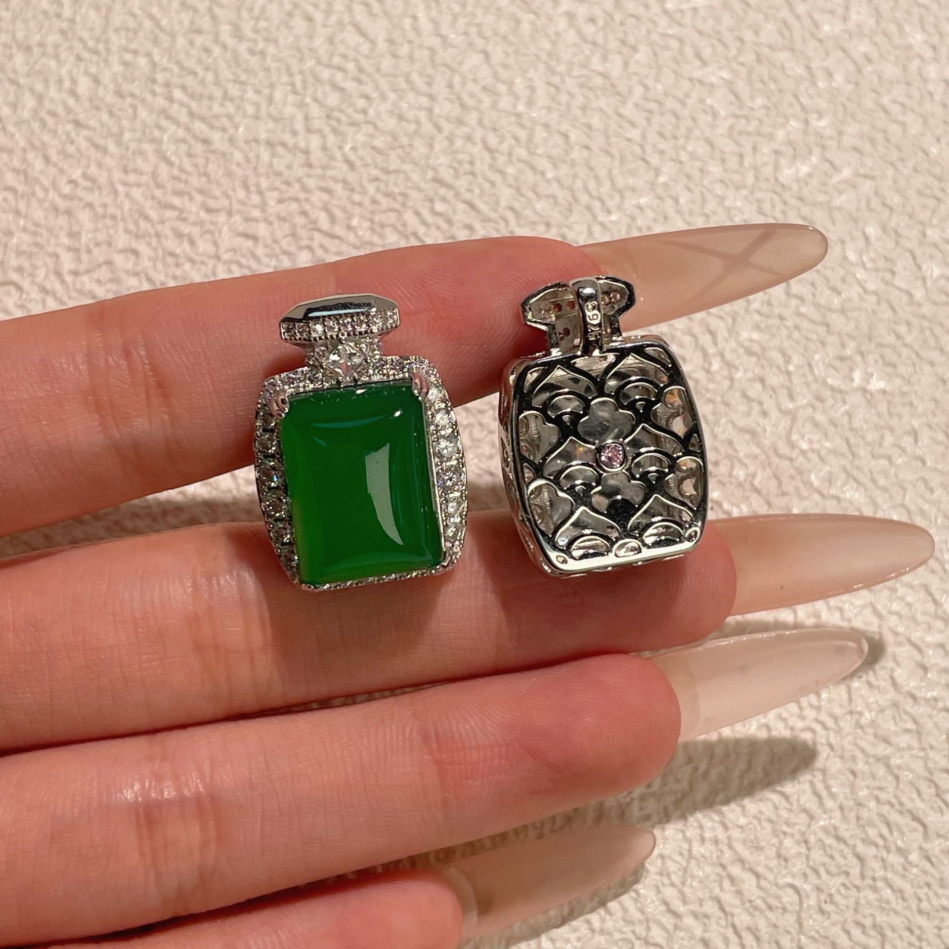 s925纯银天然冰种绿玉髓香水平安无事牌子吊坠翡翠绿色挂坠项链女