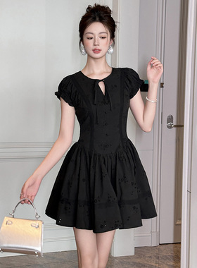 2025夏季新款女装法式圆领镂空设计感收腰小个子蓬蓬连衣裙61666