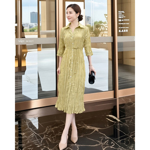 气质优雅浅黄色连衣裙春装女新款三宅褶皱清冷级感裙子妈妈衣服