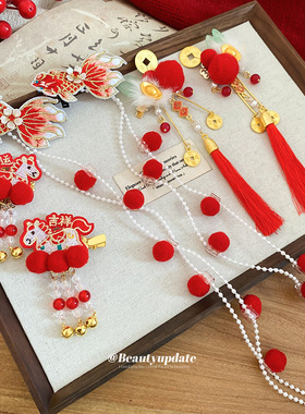 针织毛球锆石锦鲤花朵流苏发夹2026新款过年鲨鱼夹小众级感发饰