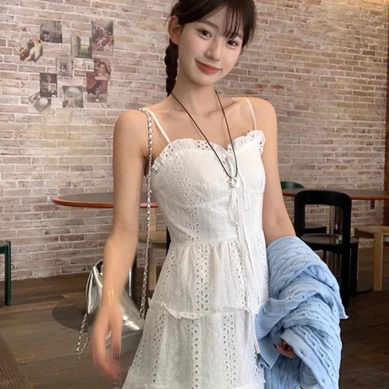 白色蕾丝提花连衣裙女2025夏季韩版花边吊带裙修身显瘦百搭A字裙