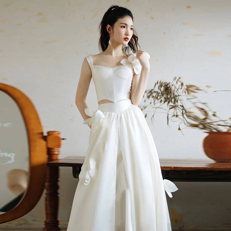 白色复古吊带轻婚纱2025新款轻奢出门纱敬酒服新娘法式订婚礼服裙