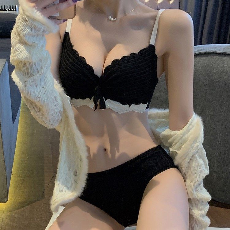 纯欲内衣女士小胸聚拢新款无钢圈收副乳防下垂性感蕾丝文胸罩套装