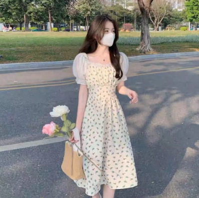 2025年夏季方领泡泡袖收腰中长裙子甜美森系小清新碎花连衣裙女装
