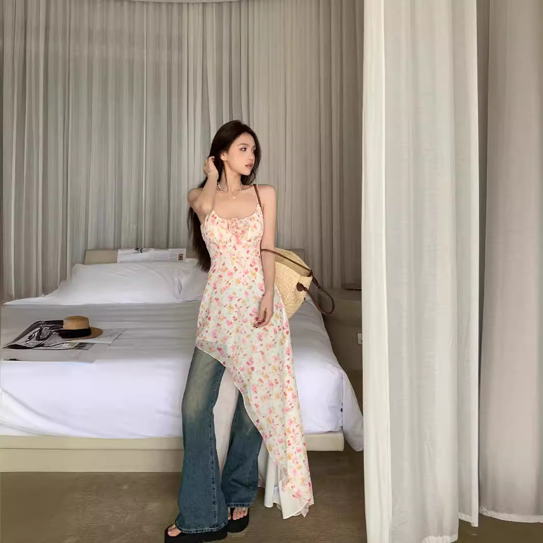 2024新款碎花吊带不规则连衣裙子女春夏海边度假法式叠穿掐腰长裙