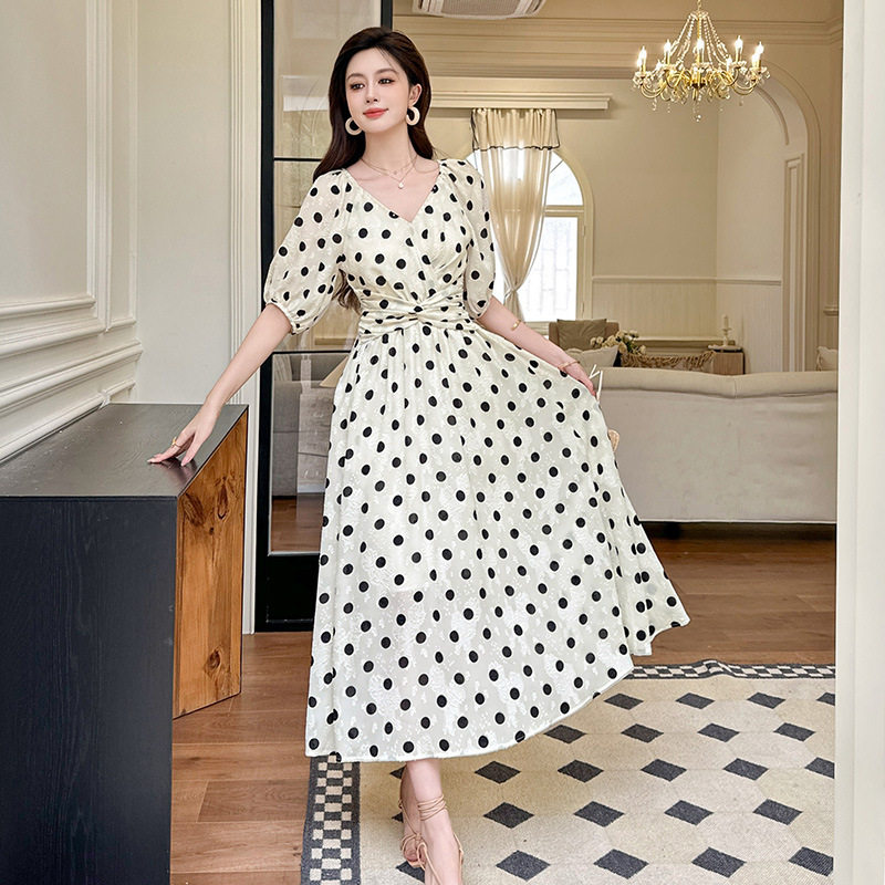 2025夏季新款女装法式V领收腰显五分袖波点连衣裙茶歇长裙45237