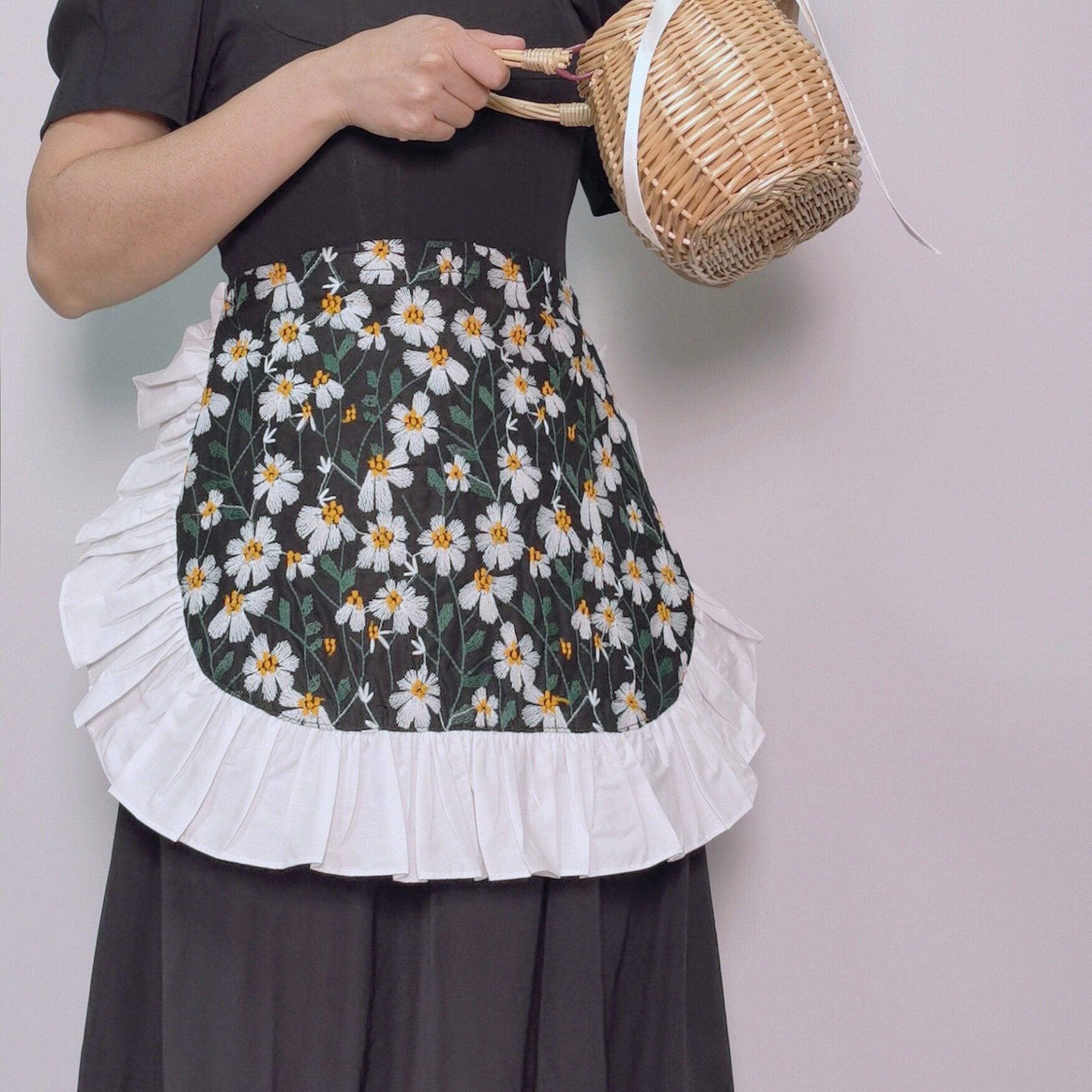 高颜值防水半身小围裙厨房家用黑色棉麻刺绣做饭野餐半腰围腰女