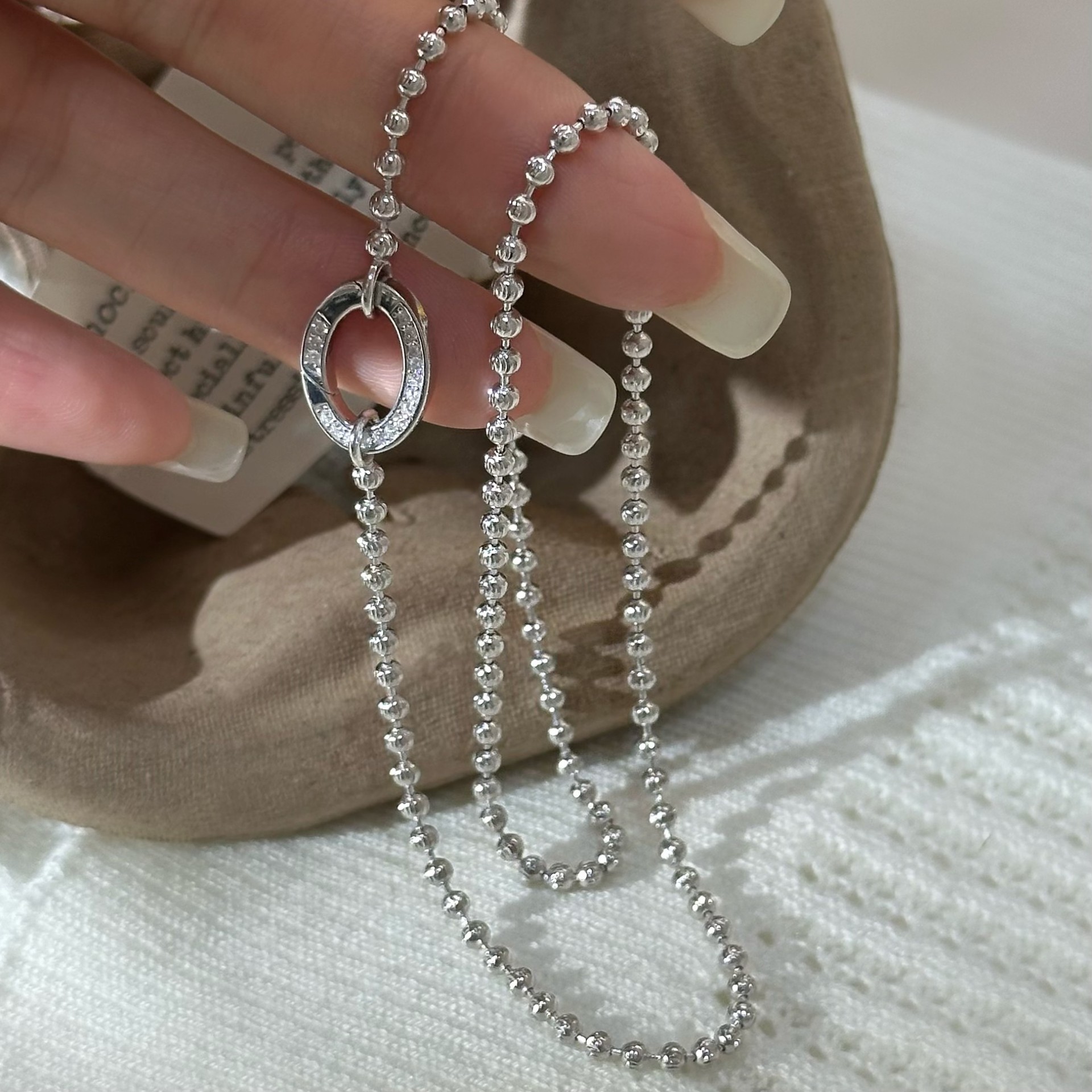 S925纯银镶钻弹簧万能扣项链级感百搭月亮珠锁骨链母亲节礼物