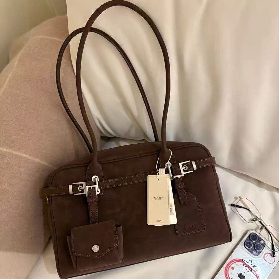 小南风Chio 圣尼旅人枕头包包女秋冬深棕色麂皮复古通勤单肩大包,箱包皮具/热销女包/男包,通用款女包,淘宝优惠券,粉丝福利购,淘宝优惠卷