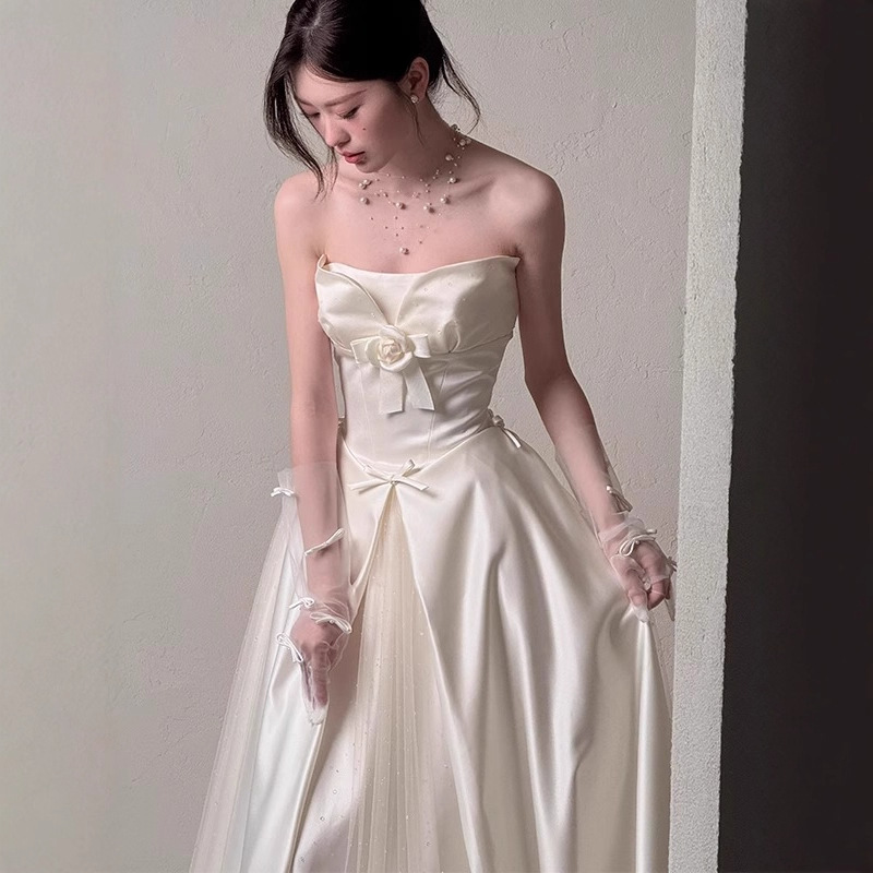 订婚礼服端轻奢小众领证登记小白裙法式缎面抹胸仙女轻婚纱小众