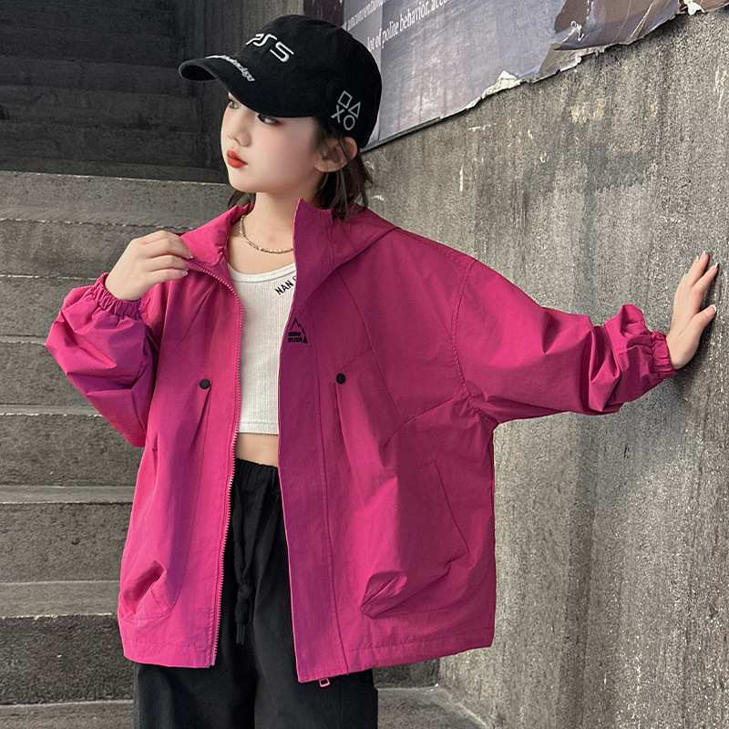 女童春秋款外套2025新款洋气儿童时髦宽松户外冲锋衣大童休闲夹克，童装外套，祺妙童装