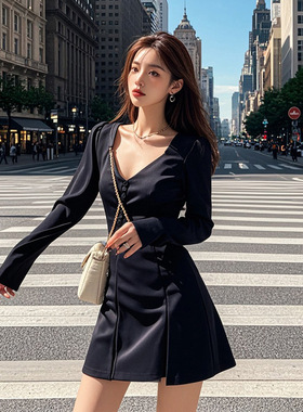 XSD4778秋季新款黑色连衣裙女气质排扣小众百搭休闲V领长袖短裙