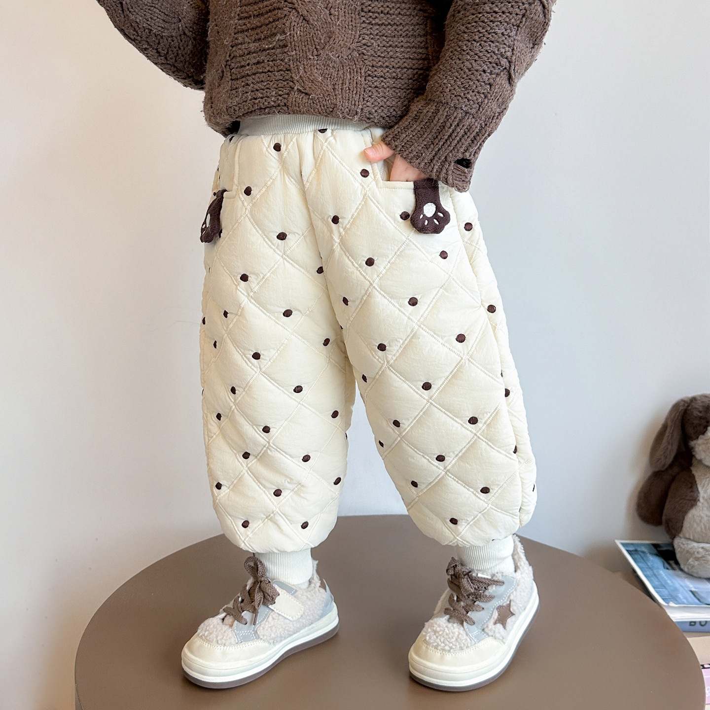 女童圆点绣花棉裤秋冬季2025新款女加厚洋气长裤儿童加绒裤子P66，童装裤子，祺妙童装