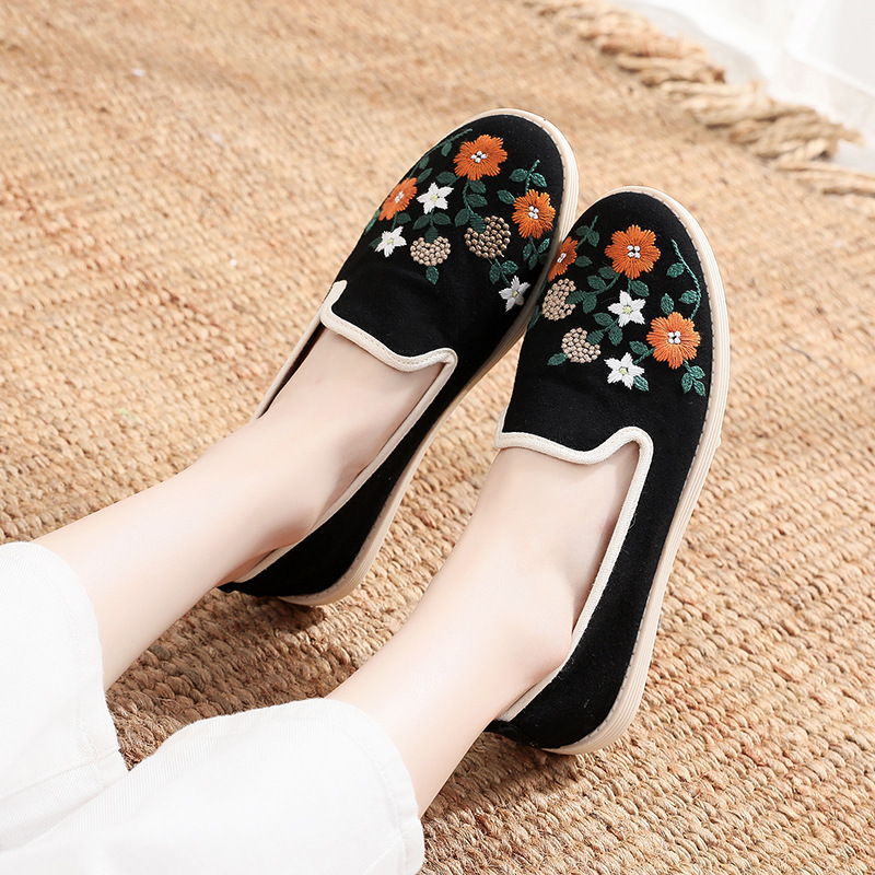 2023春夏季新款女单老北京布鞋绣花鞋休闲民族风一脚蹬平底散步鞋