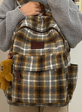 2025夏季新英伦风毛绒书包日系ins复古格子小众毛呢双肩包百搭感