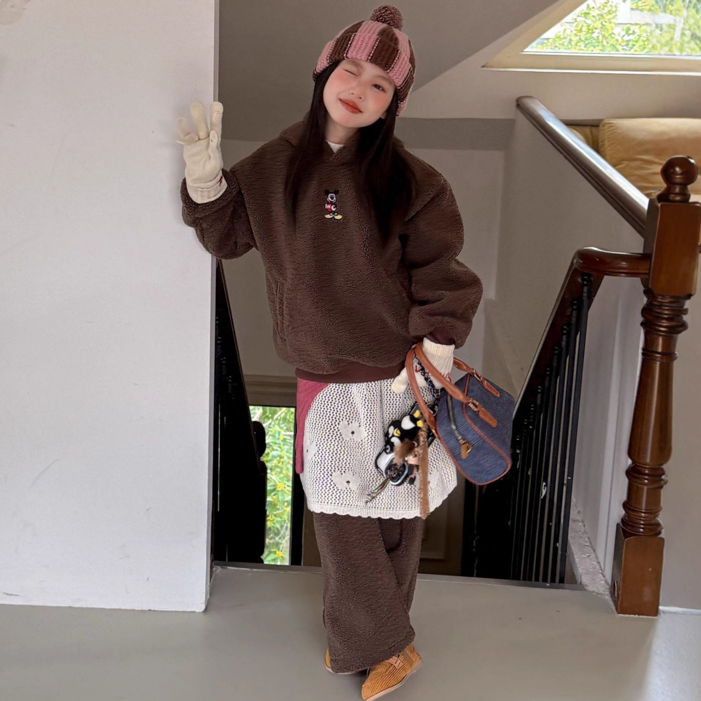 童套装2025冬儿童羊羔毛加厚保暖连帽卫衣阔腿裤两件套女童套装