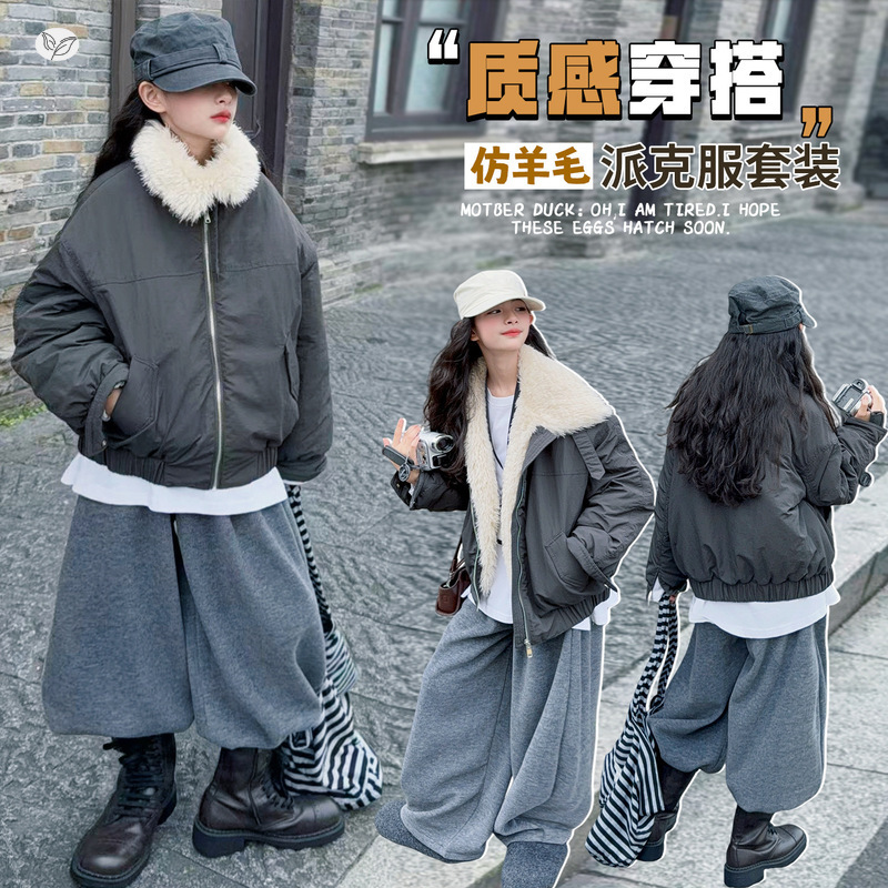 女童2025年秋冬新款军绿派克服深灰弯刀裤套装女大童户外加绒加厚，童装休闲套装，祺儿童装