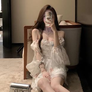 女装 法式 时尚 新款 碎花短裙 气质超仙纯欲风一字肩连衣裙子2023夏季