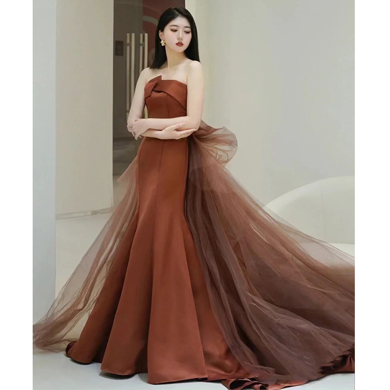 鱼尾敬酒服新娘2025新款宴会气质名媛小拖尾级感抹胸晚礼服订婚