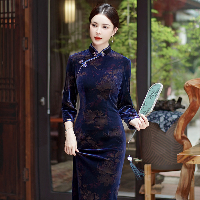 2025秋冬新款丝绒旗袍中国风大码长款九分袖婚宴礼中老年妈妈演出