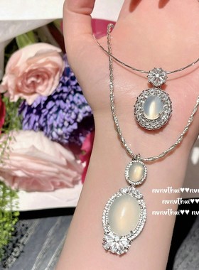 白玉髓手捧花蛋形石项链 水灵水灵镀18K金水沫玉鸽子蛋耳环套装