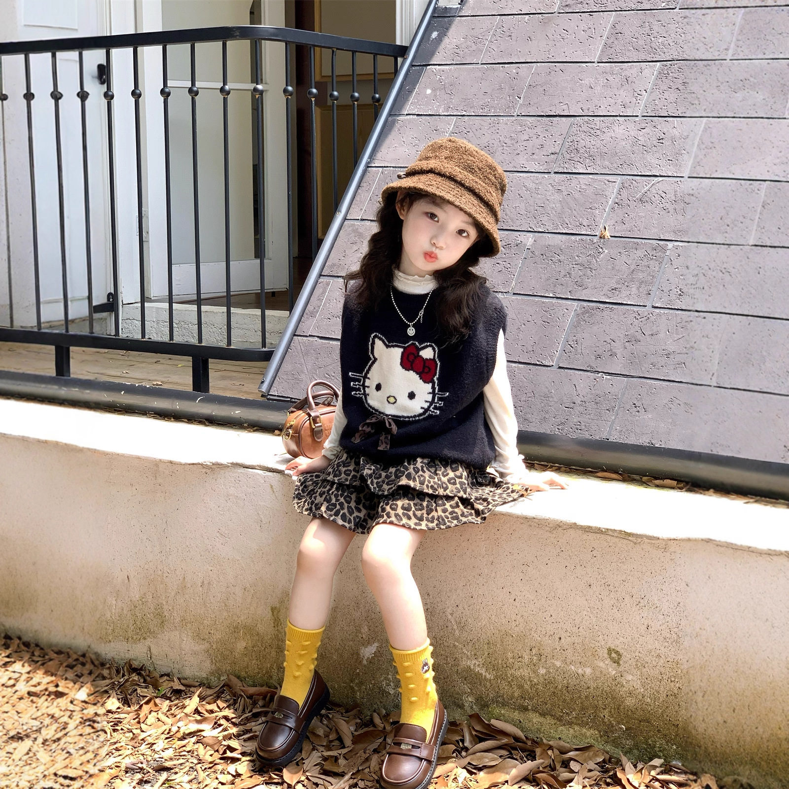 2026春秋季新款女童卡通毛线背心+木耳边打底衫+豹纹蛋糕裙三件套