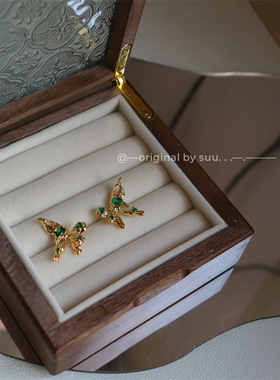 suu设计款小众气质复古祖母绿锆石镶嵌熔岩不规则蝴蝶耳钉925银针