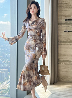 2025秋冬装新款女装法式气质荡领收腰修身印花长袖连衣裙75005