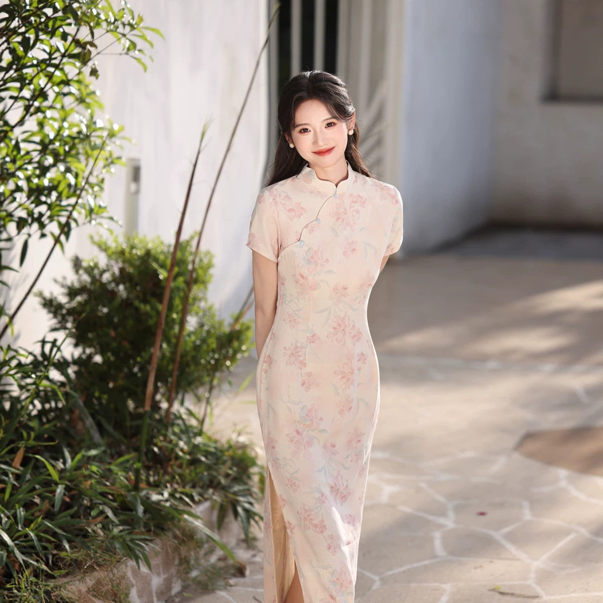 新中式国风年轻款绝美杏色旗袍粉色印花2026夏季日常少女感连衣裙