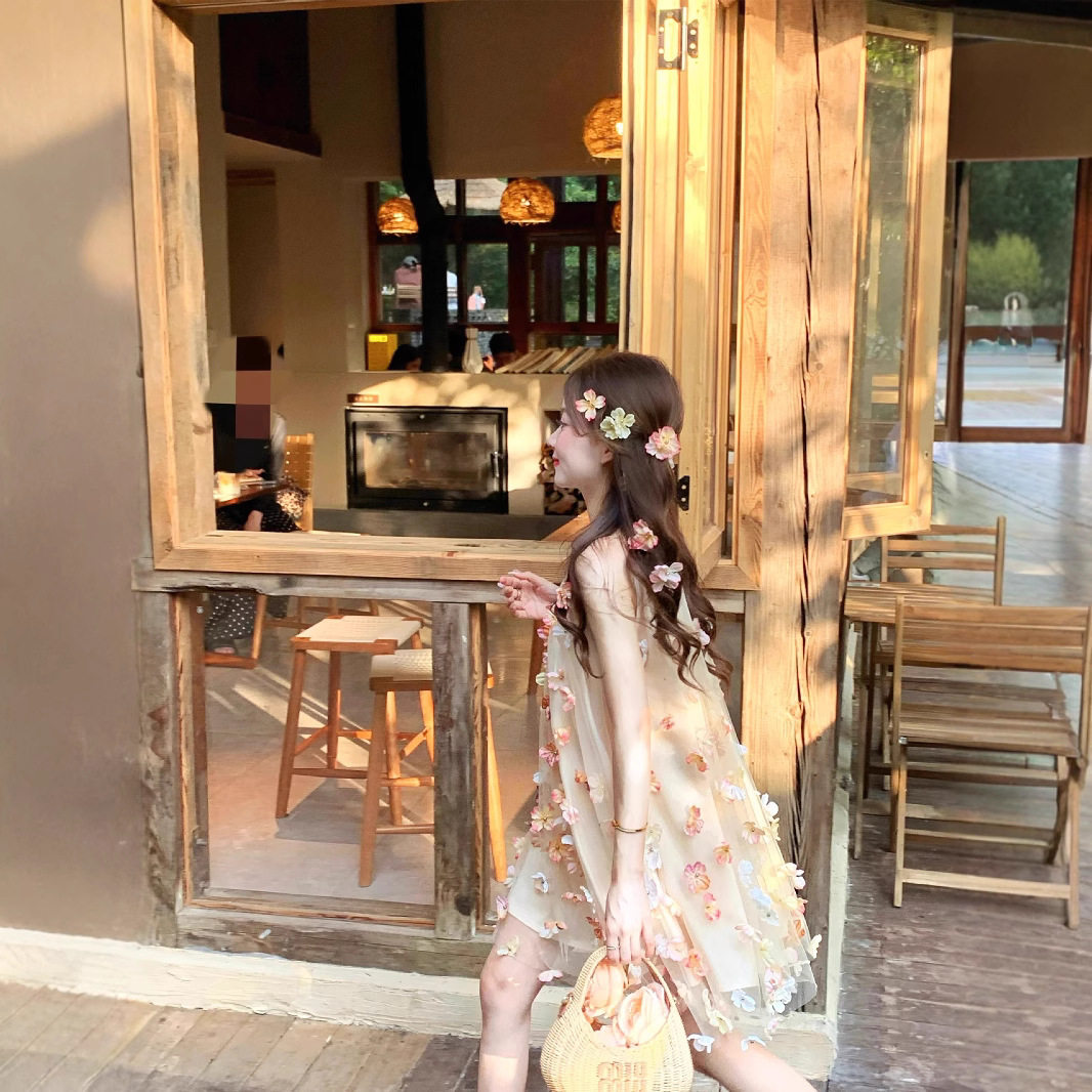 法式浪漫绝美花朵挂脖连衣裙女生春夏季甜美小个子氛围感网纱裙子