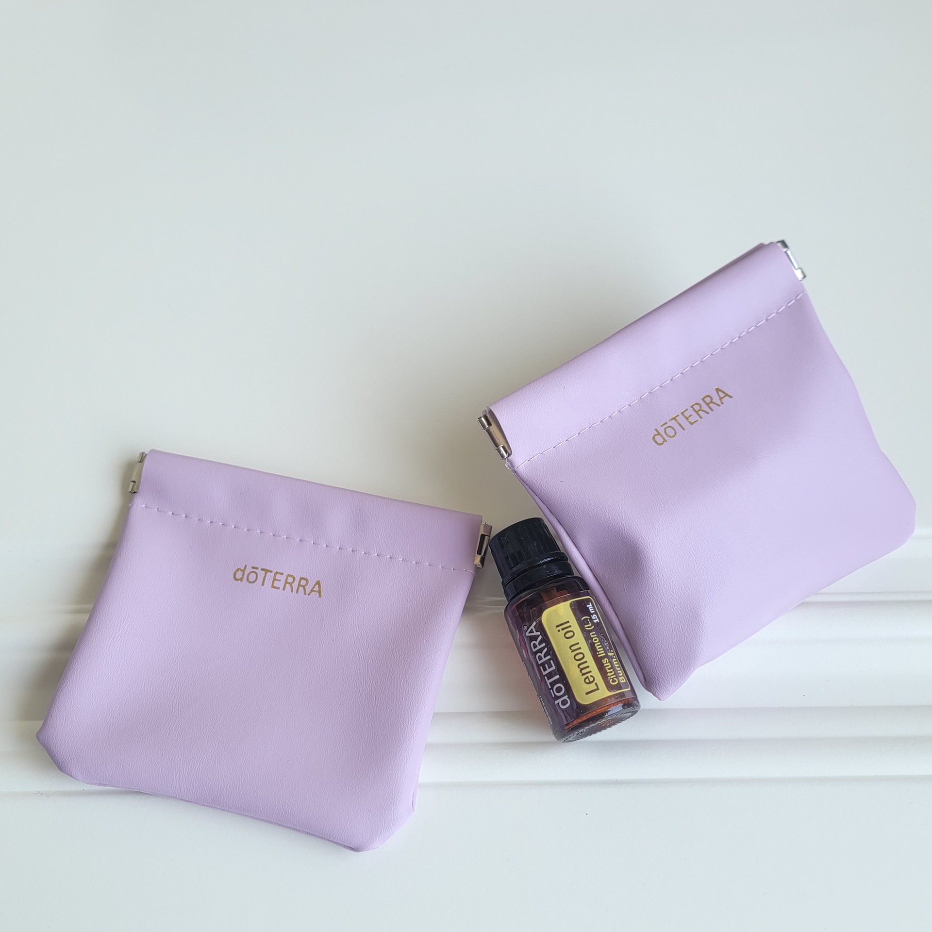 新款自动闭合紧口收纳包精油便携弹片小样PU收纳袋多特