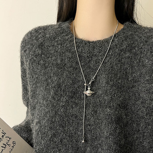 西太后土星珍珠吊坠项链女级感抽拉可调节钛钢毛衣链配饰不掉色