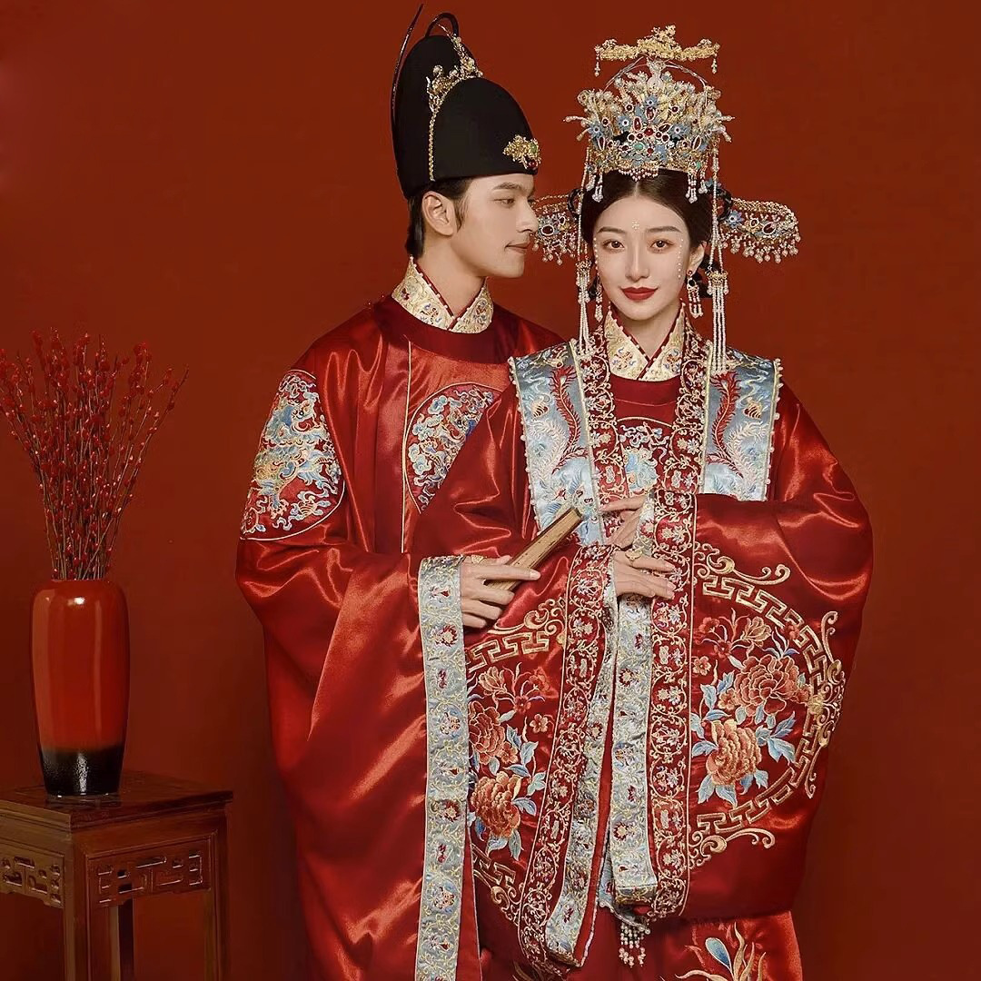 明制婚服凤冠霞帔全套女款秀禾服