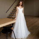 法式 轻婚纱礼服级感吊带新娘主婚纱显瘦小众简约森系出门纱 新款