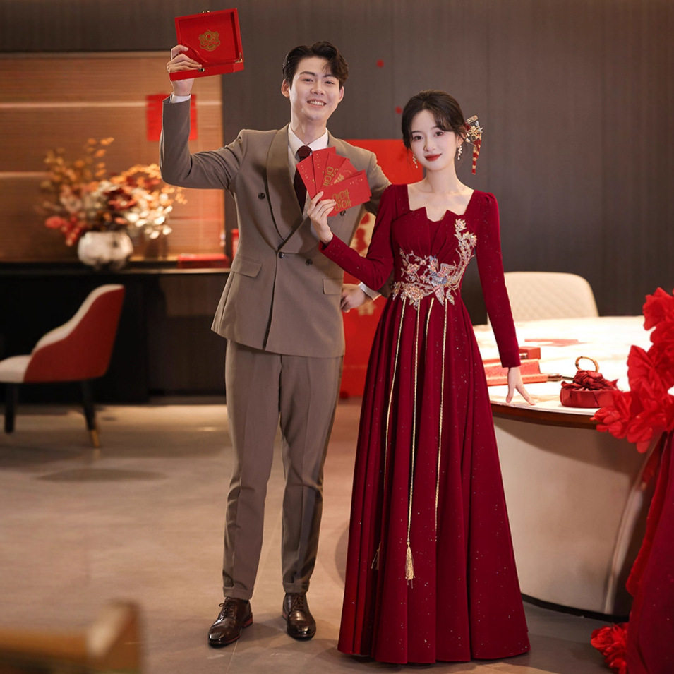 新娘敬酒服2025冬季新款长袖酒红色回门订婚连衣裙新中式结婚礼服