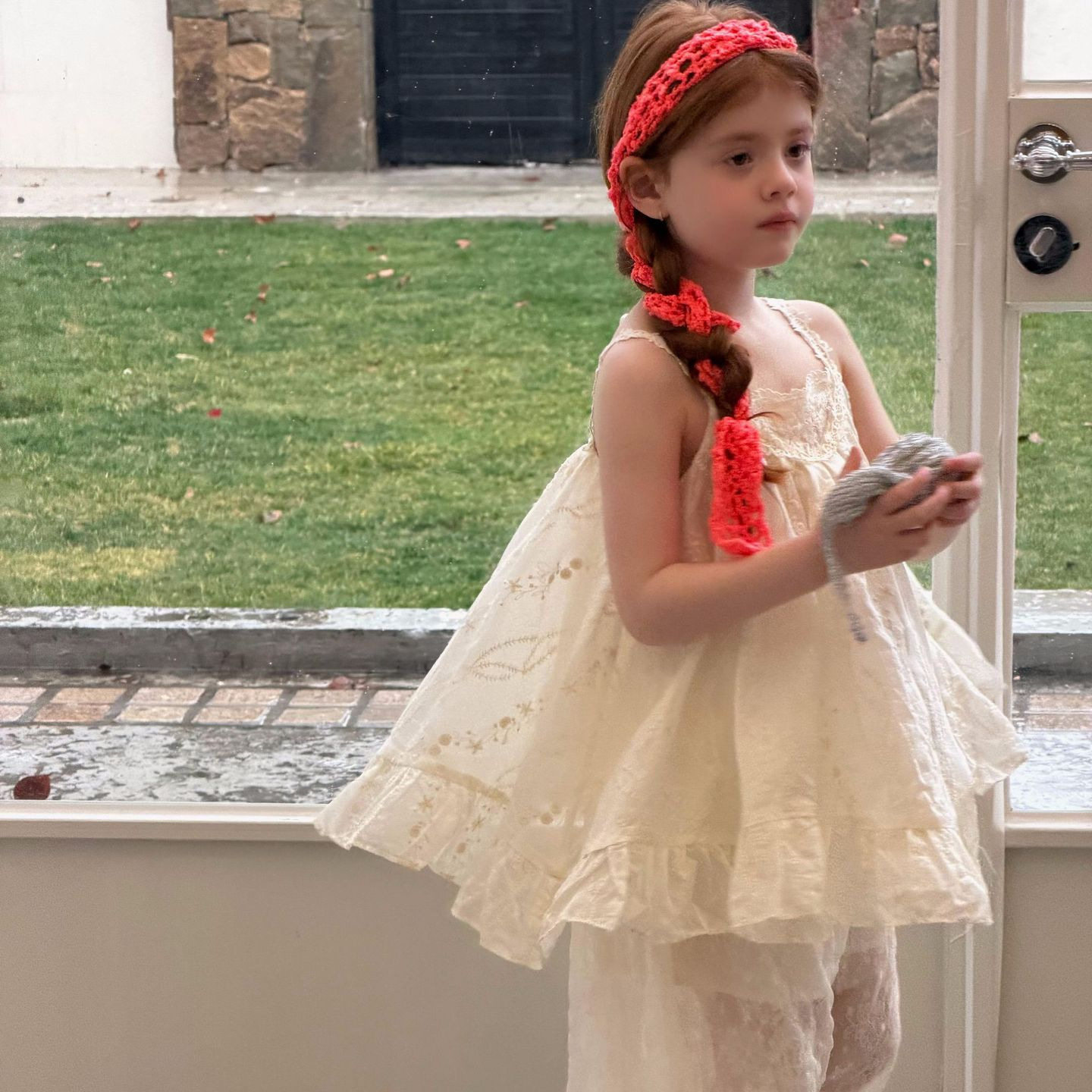 夏装新韩系童装2026夏季新款女童吊带衫米色刺绣花边无袖背心吊带