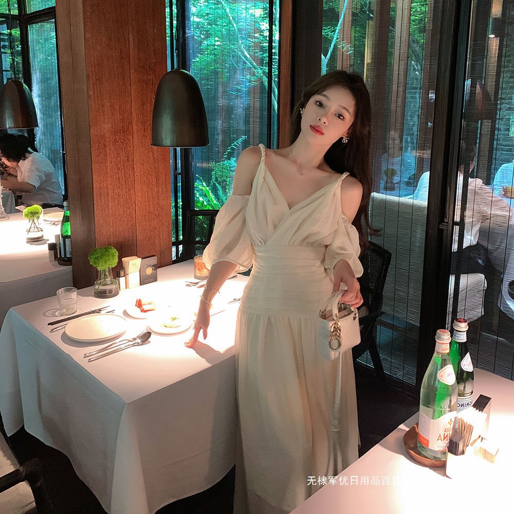 2024新款夏季气质v领白色吊带连衣裙长款过膝收腰显瘦露肩仙女裙