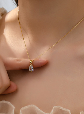 法式时尚吊坠方形锆石项链铜镀18K金优雅气质百搭优雅小众级感