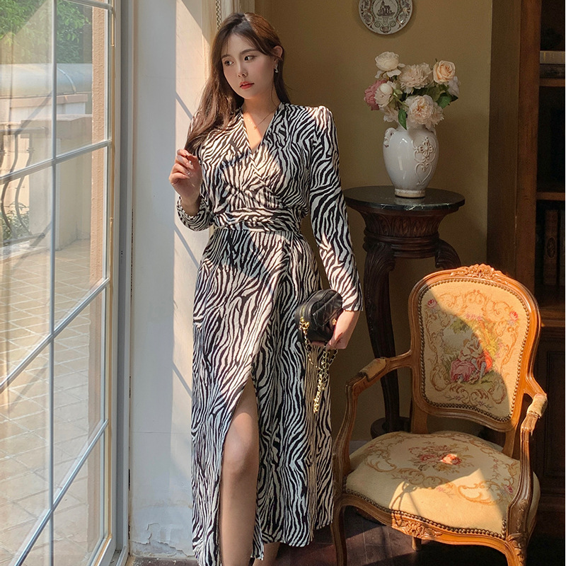 茶歇法式桔梗复古温柔风气质高级感v领气质200斤大码连衣裙子女夏