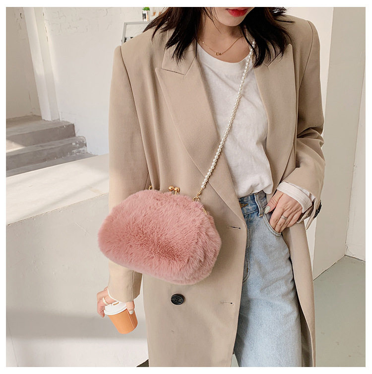 新款时尚秋冬级感肩百搭毛绒包女斜跨手提贝壳口红包百搭洋气小众