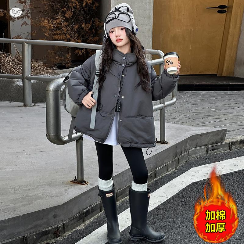 女童2025冬季新款级黑茶连帽外套女大童户外加绒保暖派克服外套，童装外套，祺儿童装