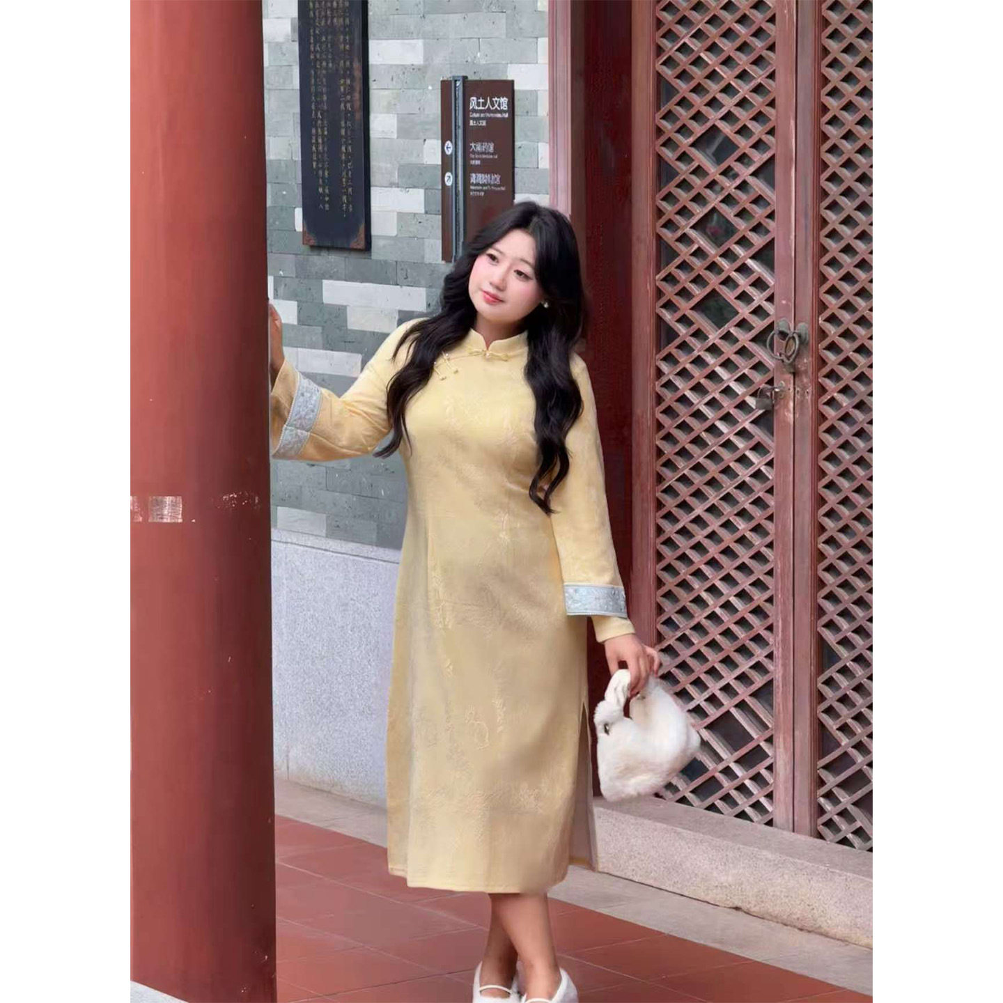 新中式绝美淡黄色国风裙2025秋季新款高端气质长袖大码旗袍200斤