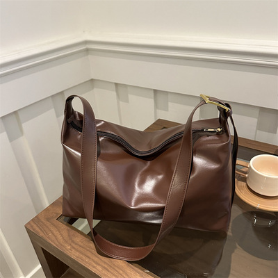 大容量包包女2024新款简约百搭大气通勤包软皮复古肩斜挎托特包