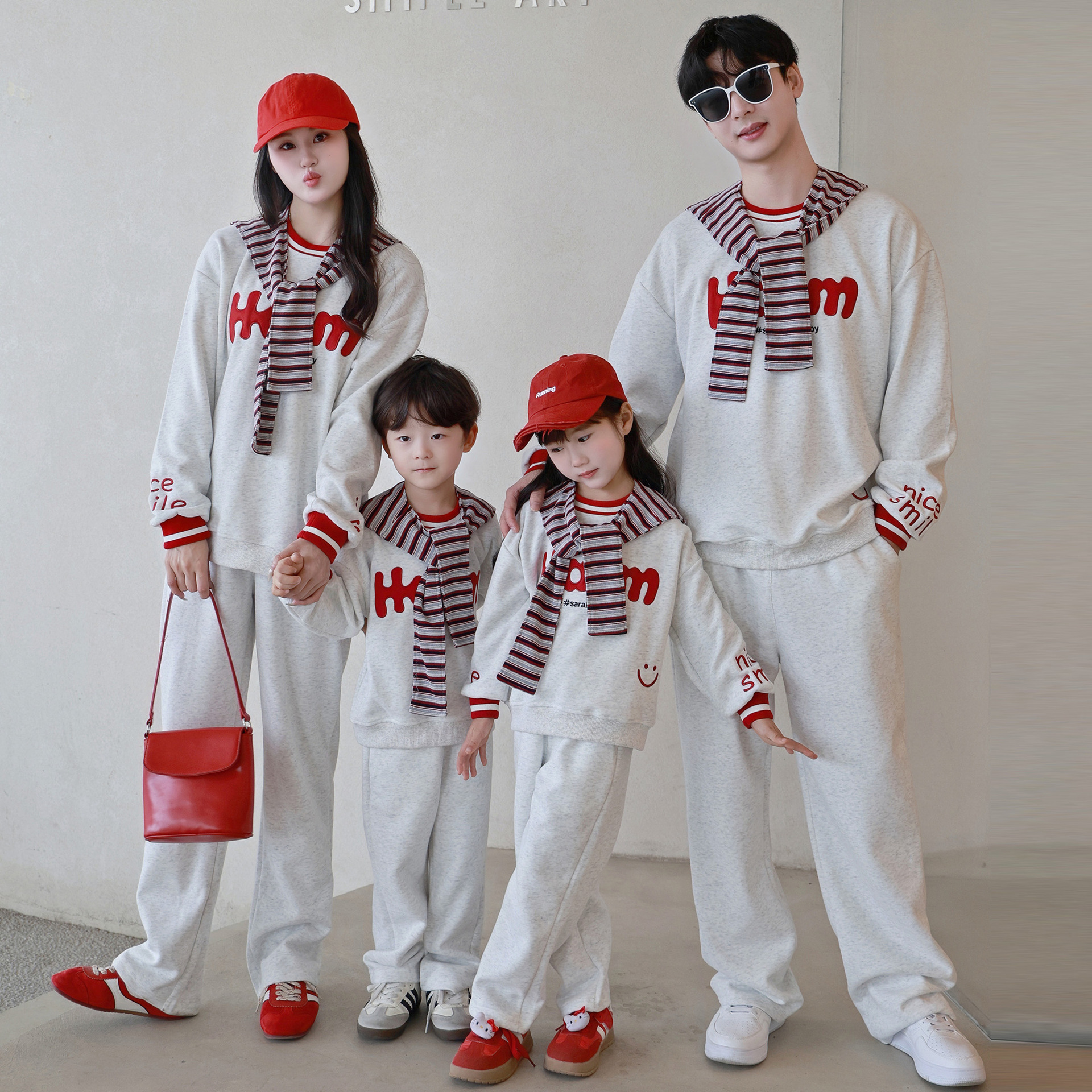 网红爆款秋冬亲子装一家三口全家装婴儿衣服时髦洋气母女卫衣套装