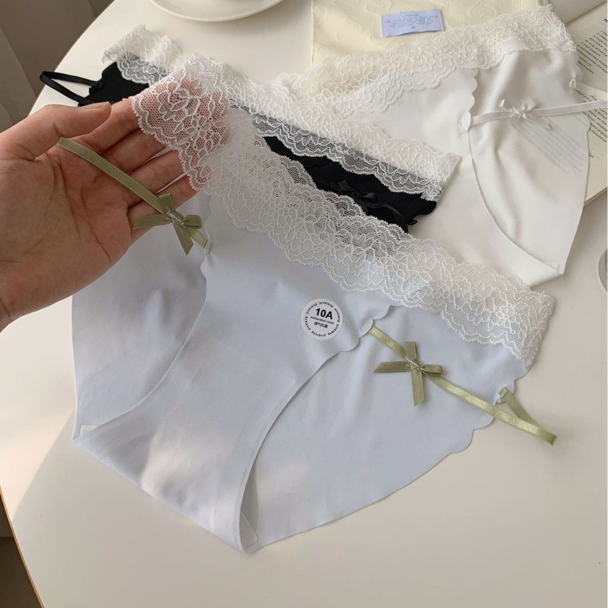 0感面膜冰丝无痕三角裤隐形10A抑菌性感颜值甜美纯欲薄蕾丝少女裤