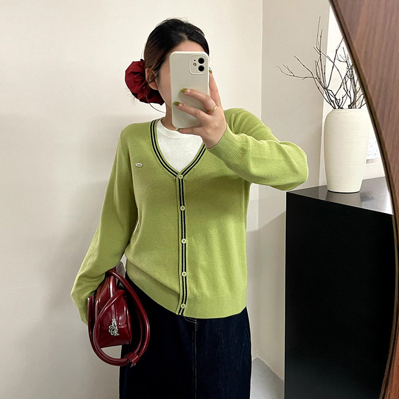 乃粒23681大码女装条纹v领假两件针织衫2026秋胖mm宽松短款上衣