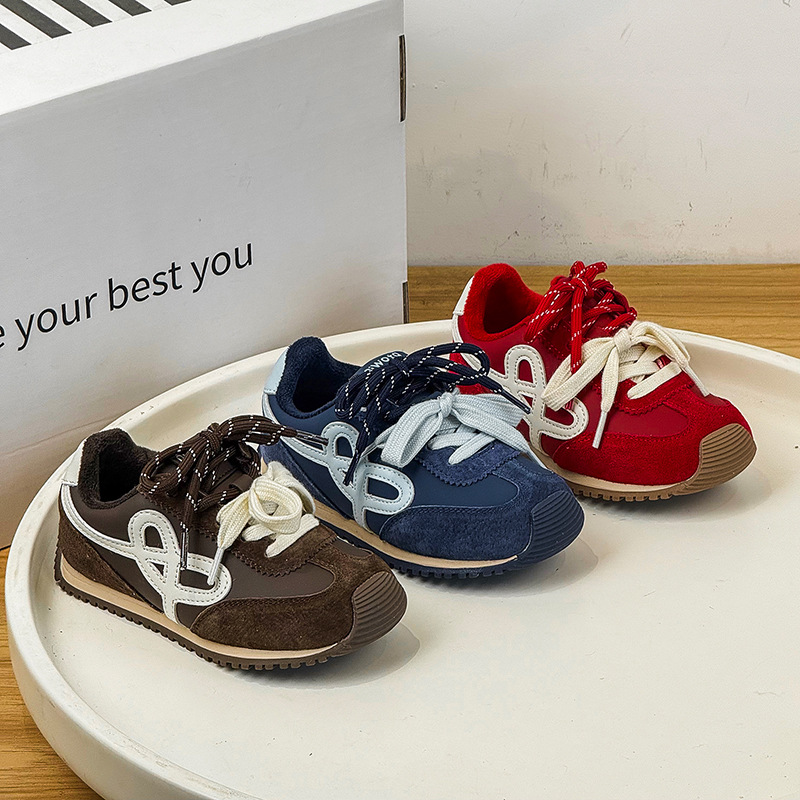 2025冬季新款儿童休闲鞋女童加绒时尚板鞋中大童保暖舒适阿甘鞋