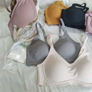 简约光面裸感无痕女士内衣无钢圈乳胶棉文胸大胸显小睡眠薄软承托